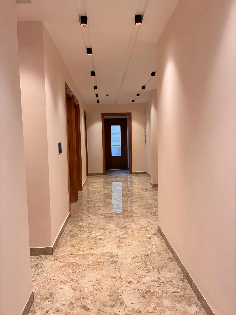 Skinzen clinic corridor