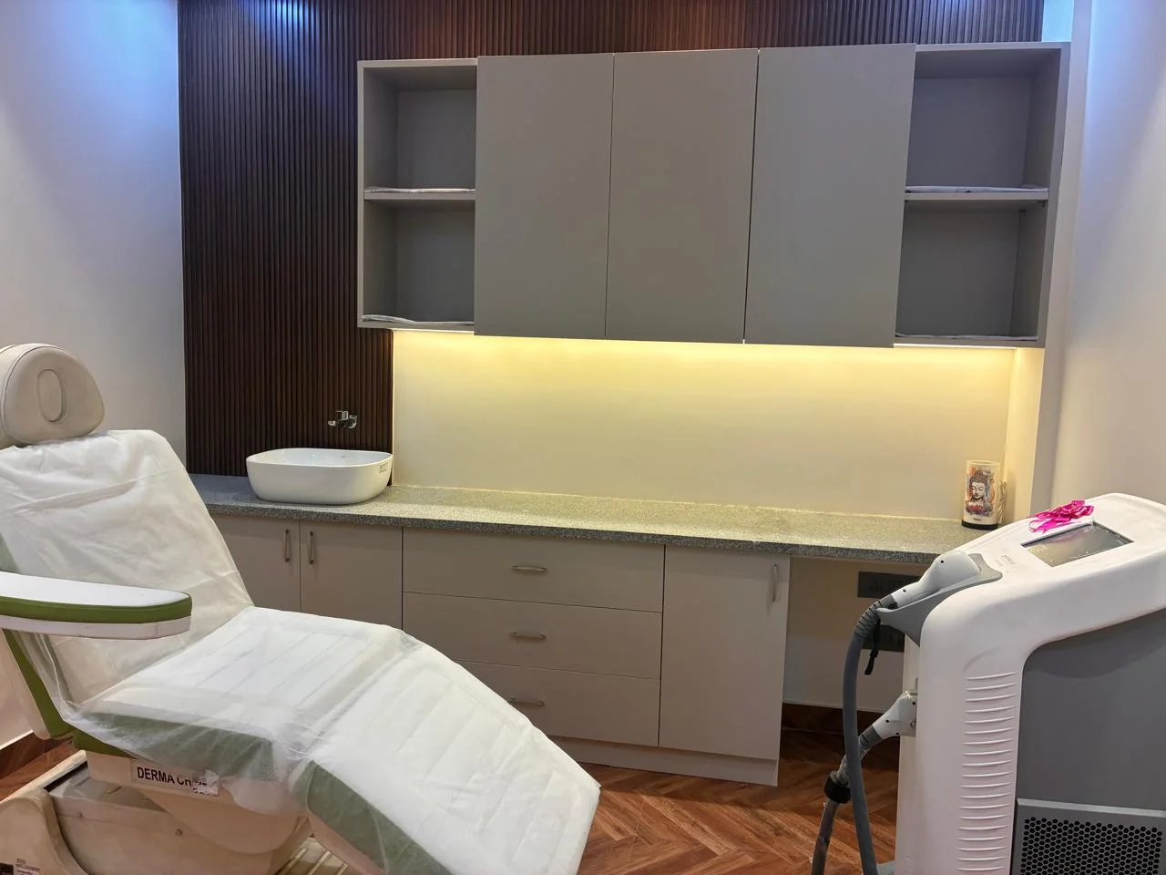 Skinzen laser room